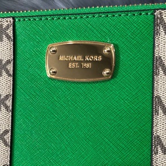 NWOT Michael Kors Clutch Wristlet - Picture 2 of 5